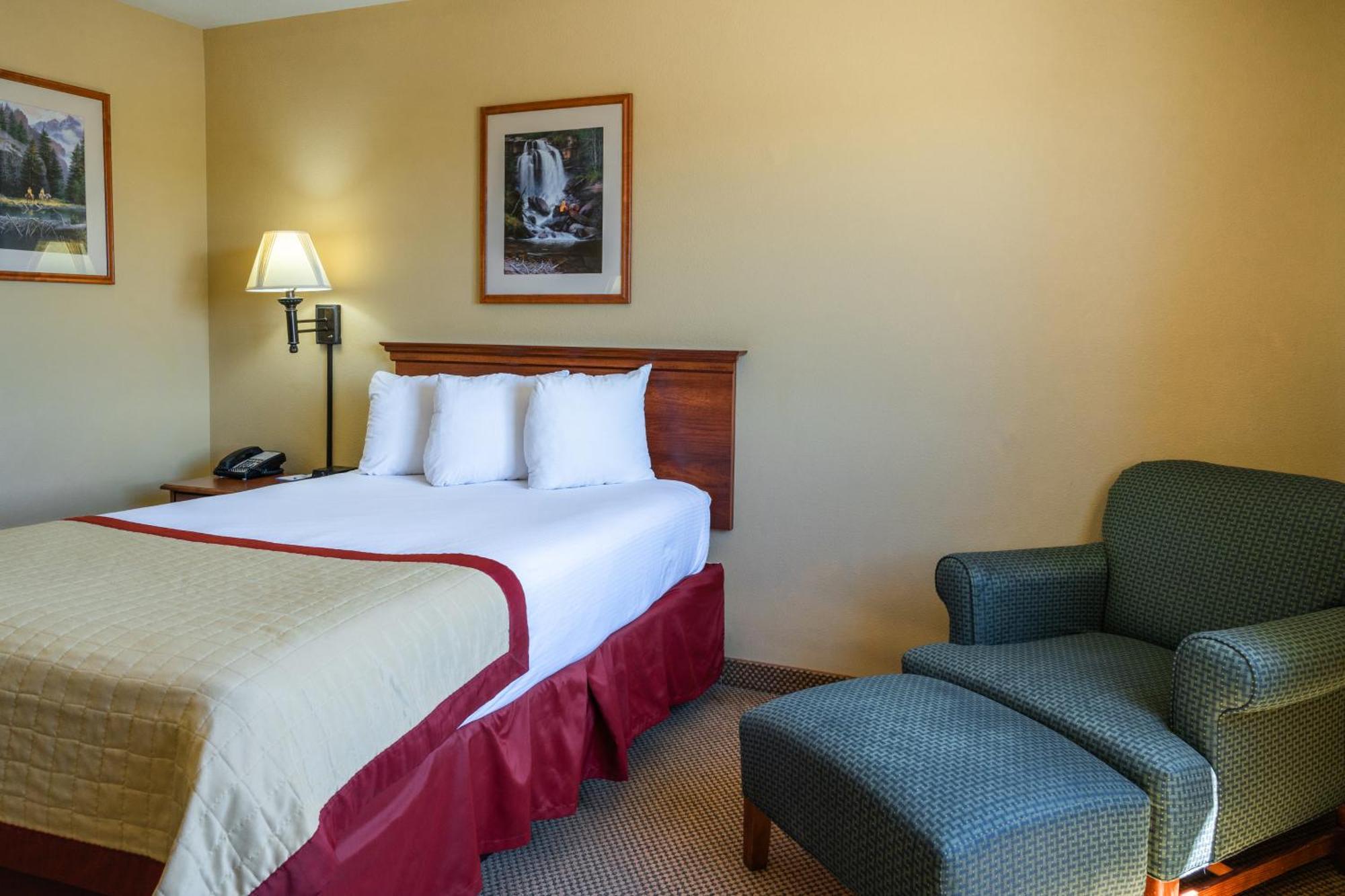 Pinedale Hotel & Suites מראה חיצוני תמונה